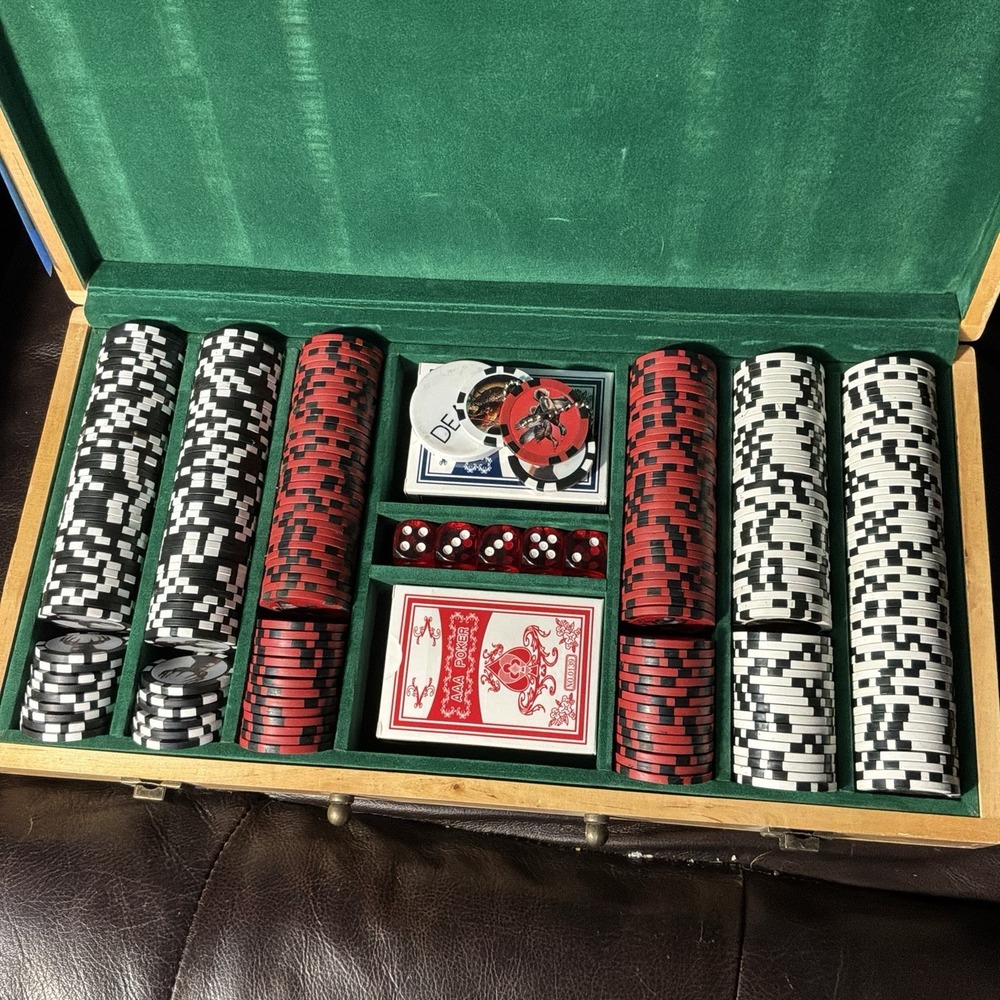 Gander Mountain Texas Hold Em Game BROKEN HANDLE MISSING A FEW CHIPS SEE PICS